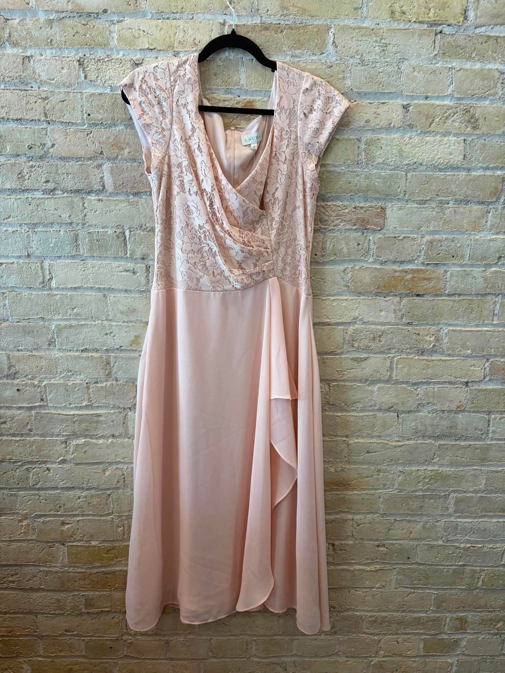 Laura Cap-Sleeve Lace Bodice Midi Dress in Blush Pink